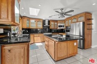 22954 Collins St - Photo 7 of 8