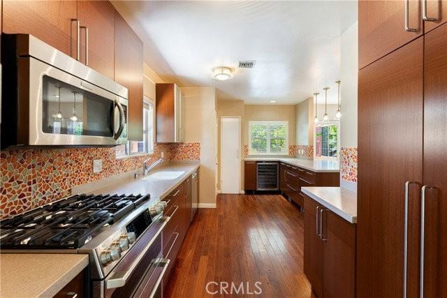 4722 Ventura Canyon Ave - Photo 2 of 8