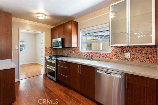 4722 Ventura Canyon Ave - Photo 3 of 8