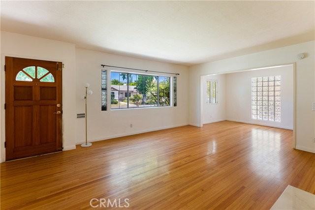 4722 Ventura Canyon Ave - Photo 6 of 8