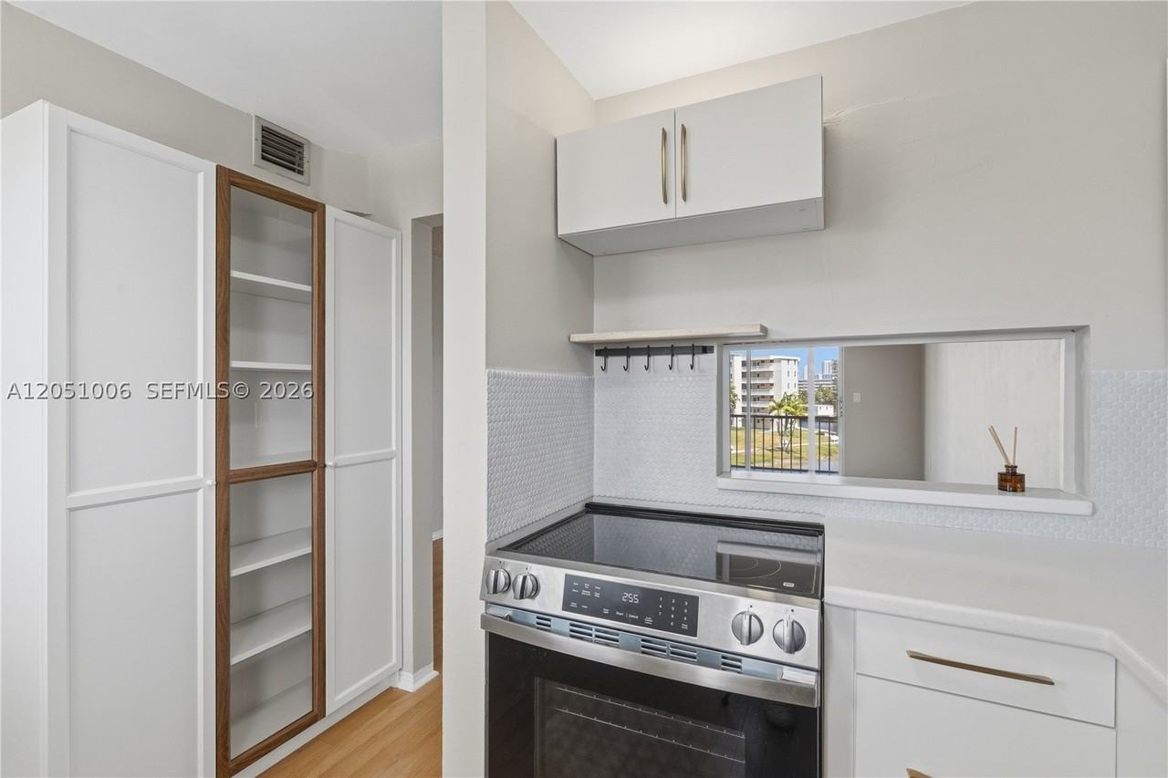 2851 Leonard Dr #J402 - Photo 5 of 38