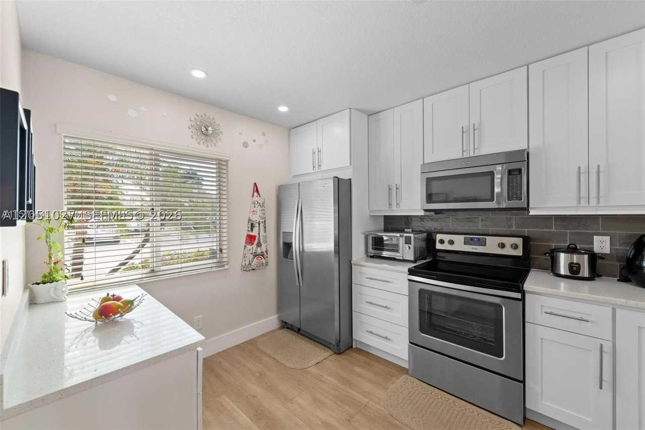542 Nw 208th Ter #542 - Photo 3 of 10