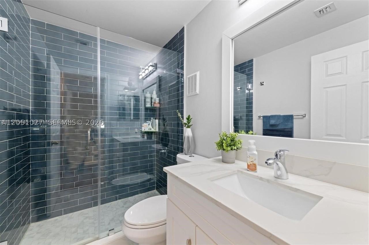 542 Nw 208th Ter #542 - Photo 4 of 10