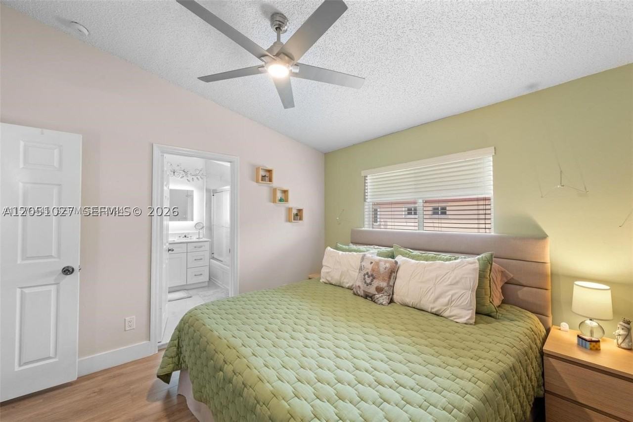 542 Nw 208th Ter #542 - Photo 6 of 10