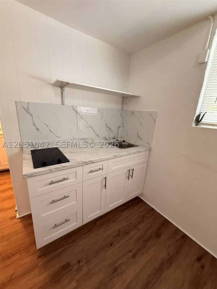 2750 Sw 26th St #1 - Photo 2 of 6