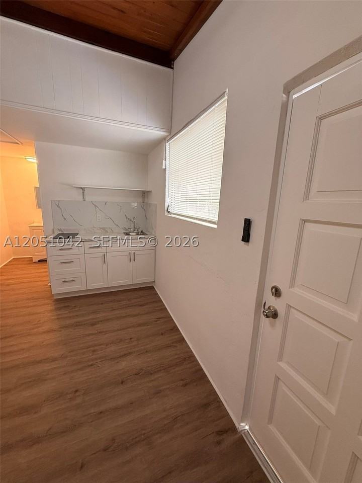 2750 Sw 26th St #1 - Photo 3 of 6