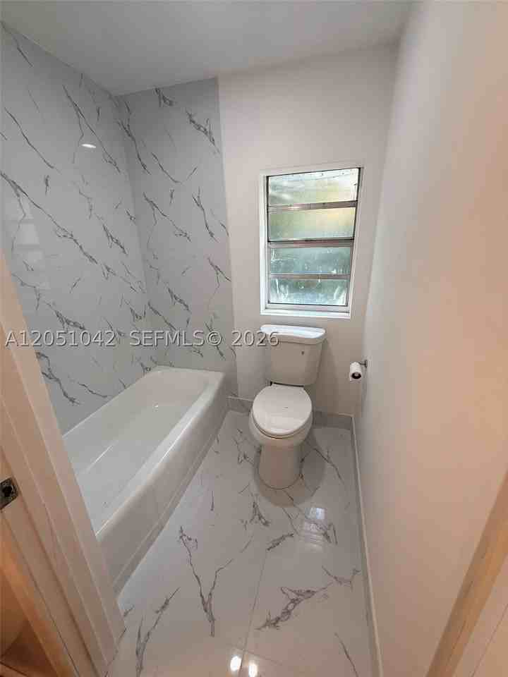 2750 Sw 26th St #1 - Photo 6 of 6