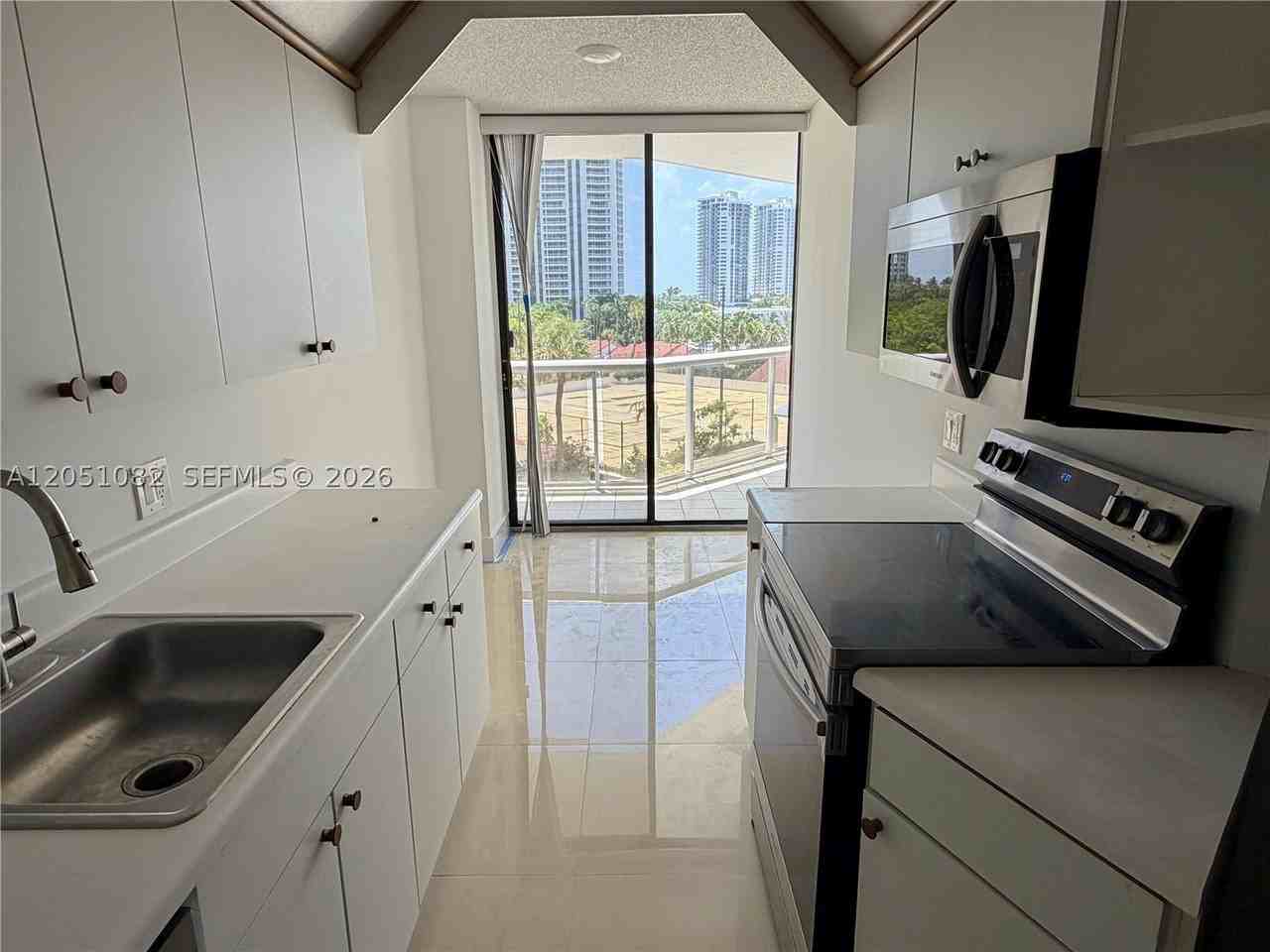 3610 Yacht Club Dr #602 - Photo 6 of 19