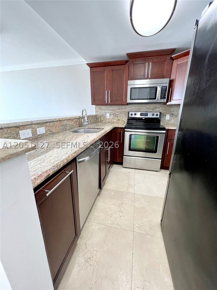 1045 10th St #902 - Photo 4 of 18