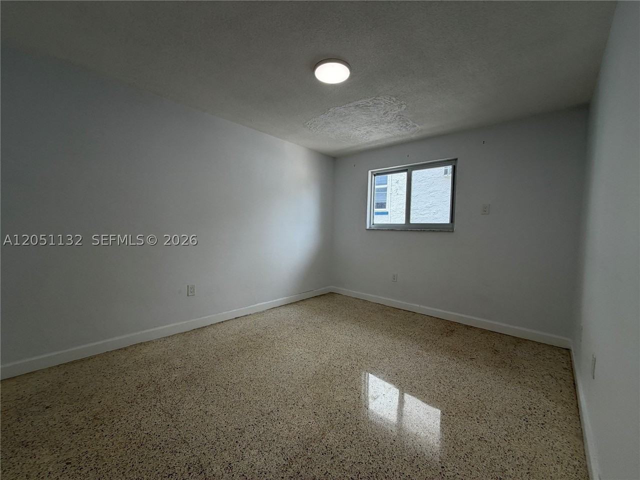 1460 Sw 4th St #6 - Photo 6 of 9