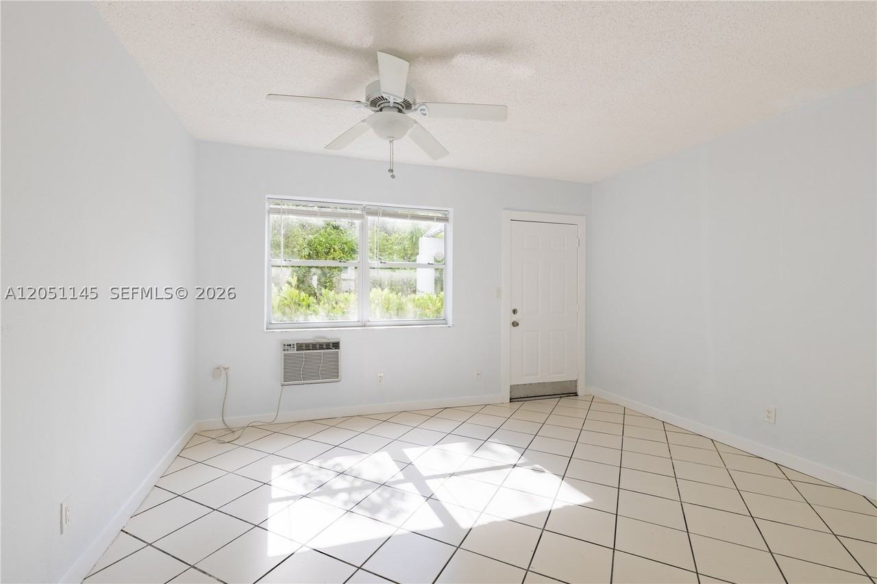 2825 Sw 3rd Ave #4 - Photo 3 of 11