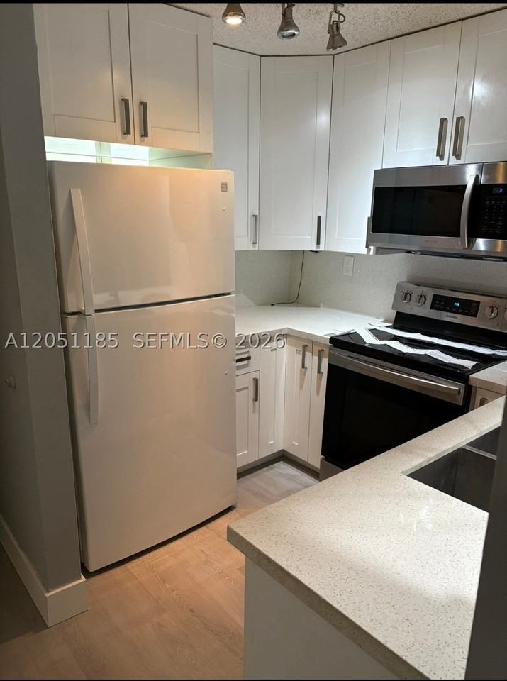 669 Sw 37th Ave #208 - Photo 2 of 8