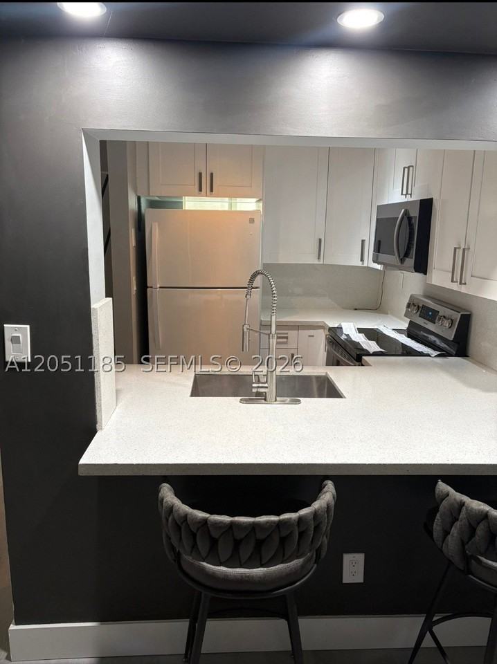 669 Sw 37th Ave #208 - Photo 3 of 8