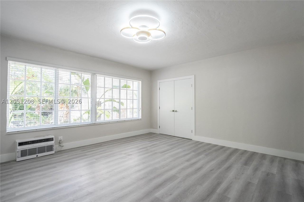 2420 Flamingo Dr #2 - Photo 4 of 30