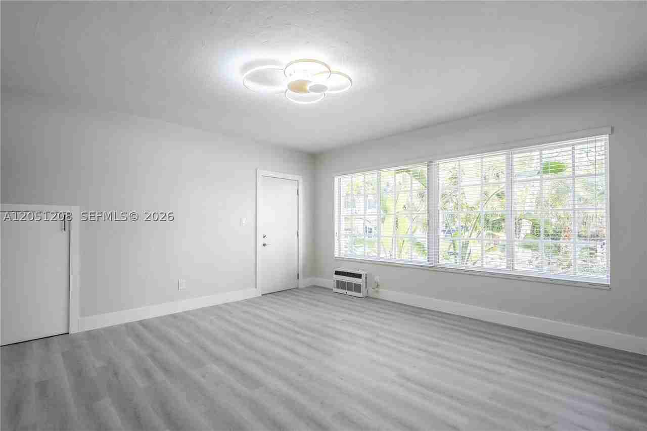 2420 Flamingo Dr #2 - Photo 6 of 30