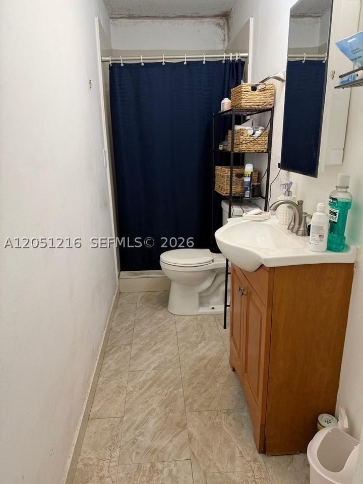 163 Nw 40th St #3 - Photo 2 of 13