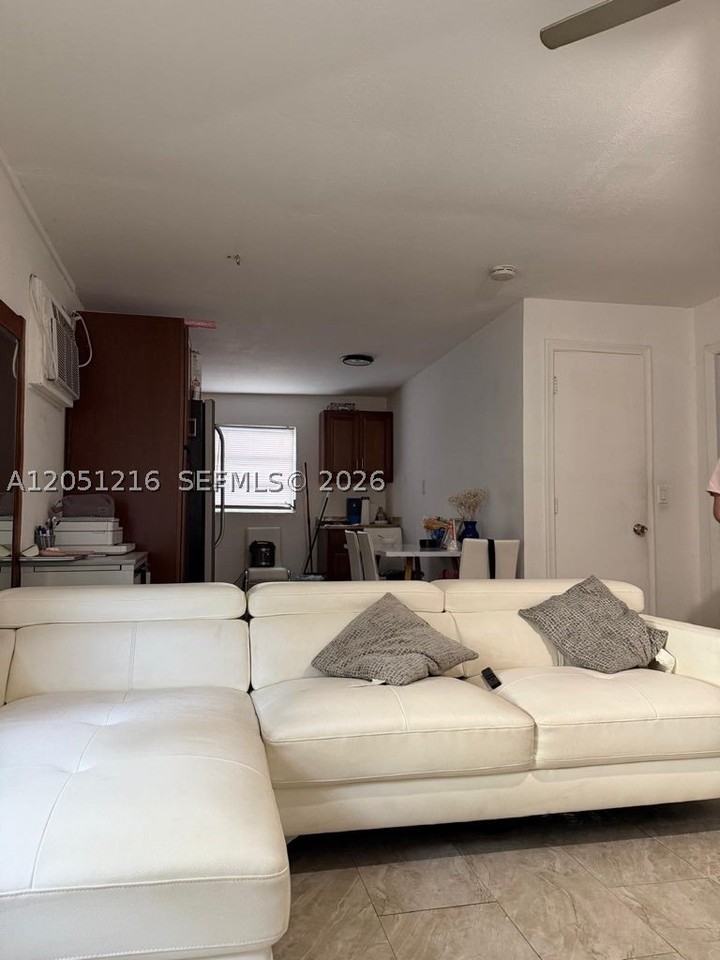 163 Nw 40th St #3 - Photo 4 of 13