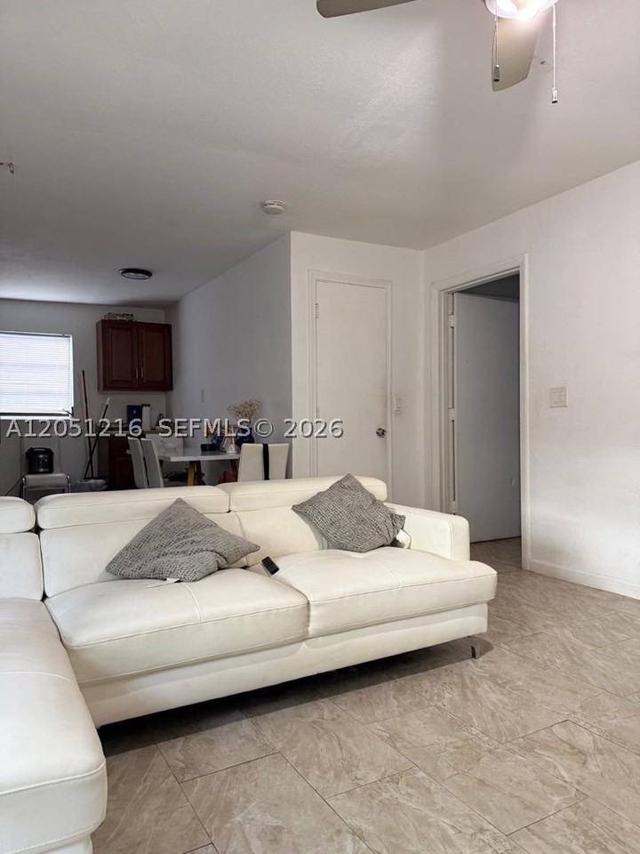 163 Nw 40th St #3 - Photo 5 of 13
