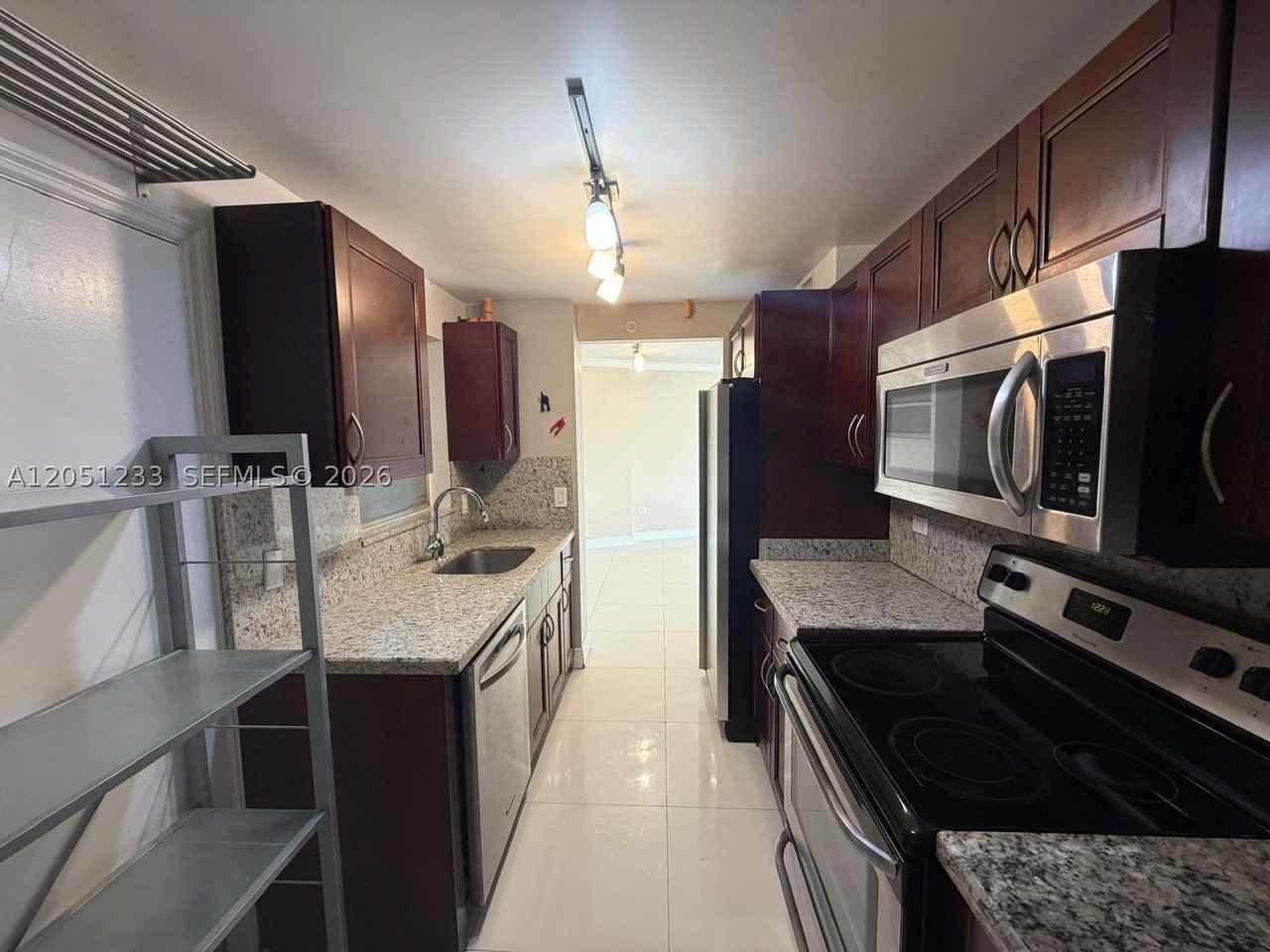 1881 Washington Ave #6A - Photo 2 of 18