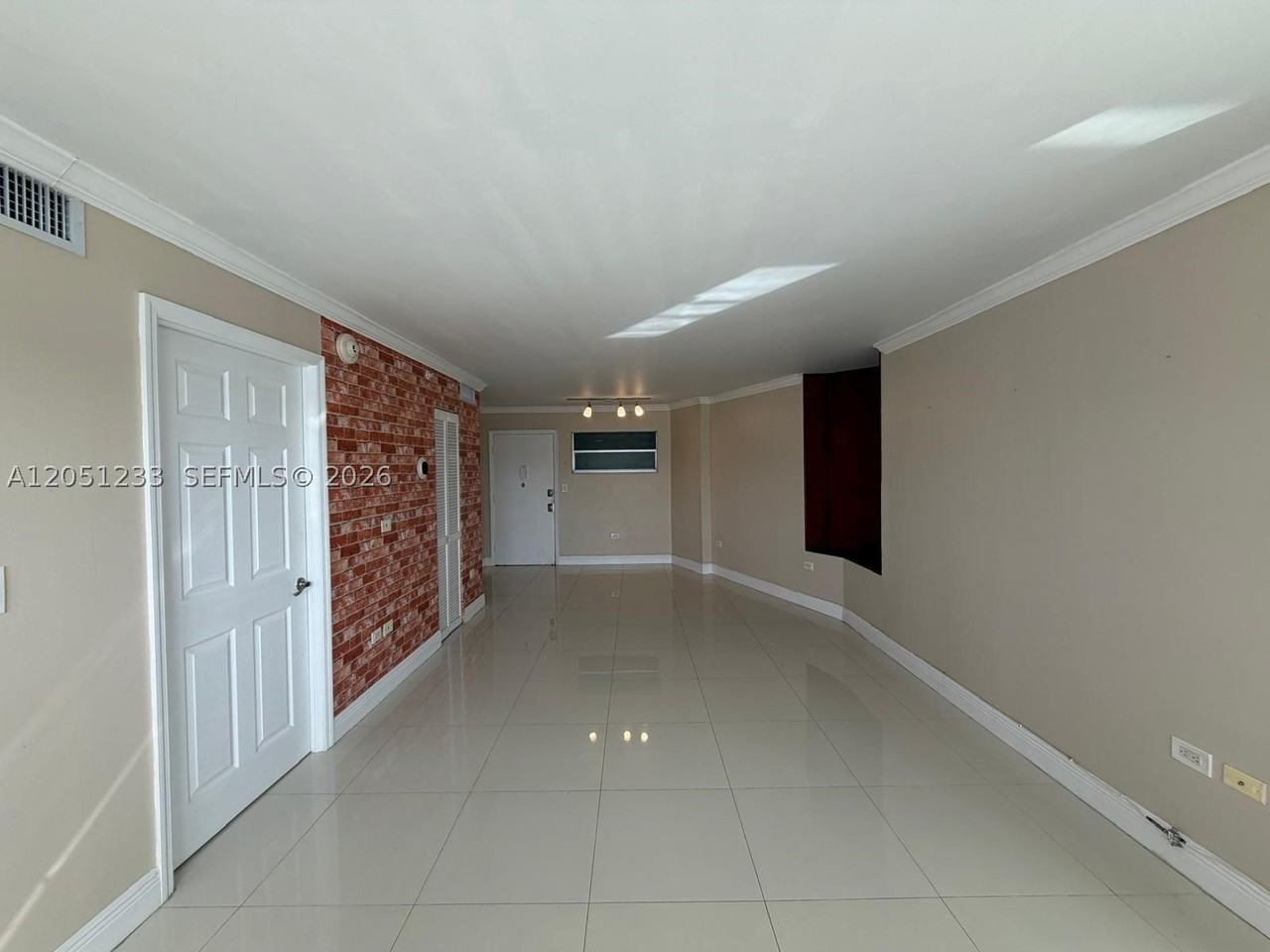 1881 Washington Ave #6A - Photo 3 of 18