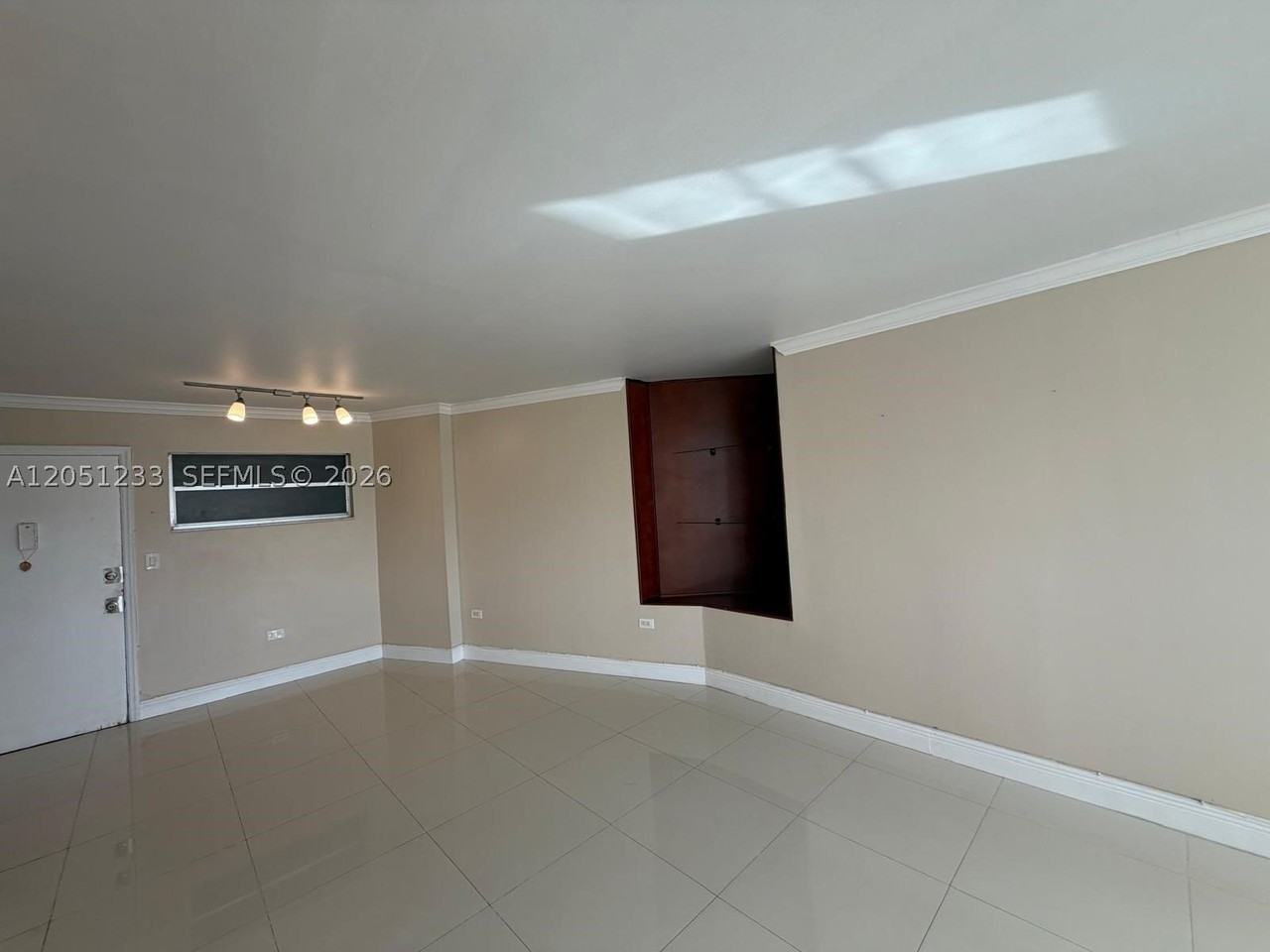 1881 Washington Ave #6A - Photo 5 of 18