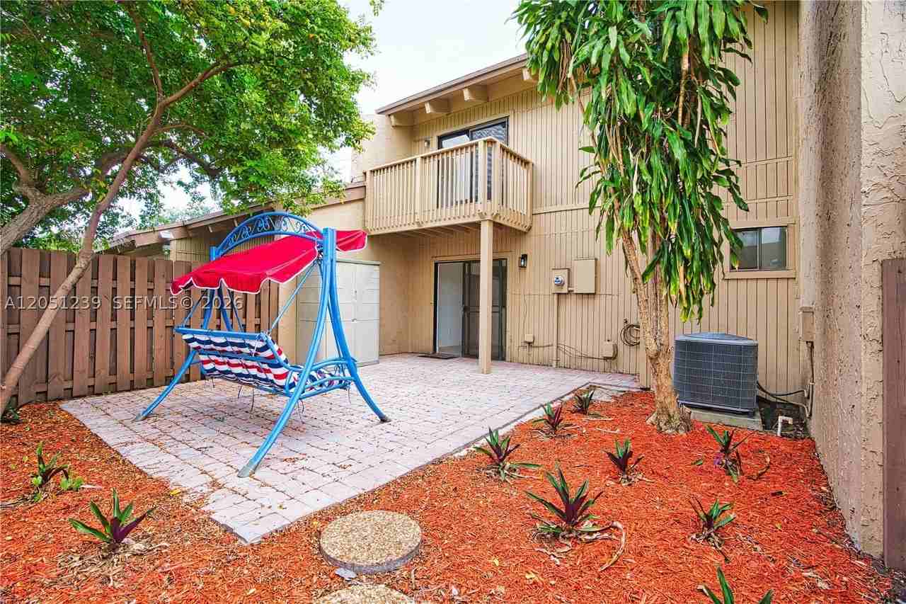 8015 Sw 21st Ct #8015 - Photo 4 of 31
