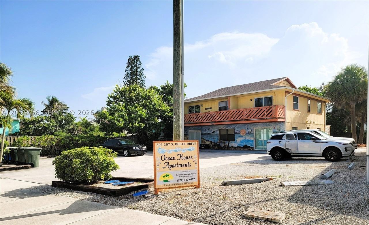 307 S Ocean Dr #B - Photo 3 of 24