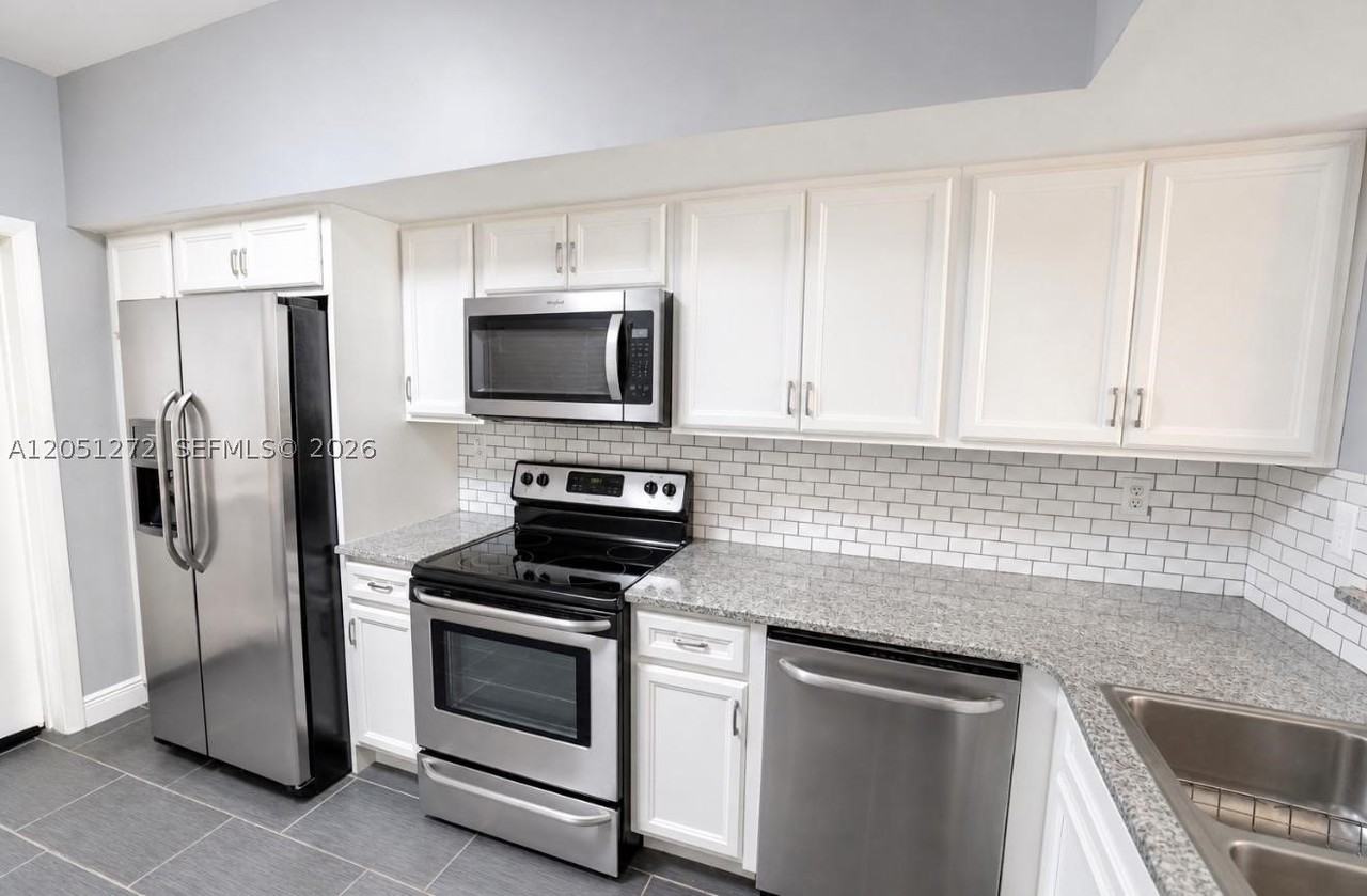 11840 Sw 99th St #11840 - Photo 2 of 26
