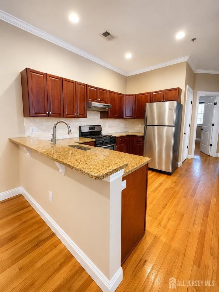 547 Sayre Ave #214 - Photo 2 of 10
