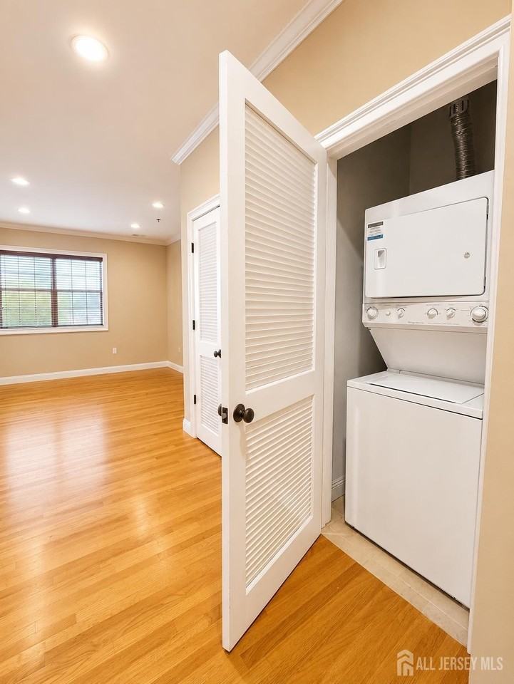 547 Sayre Ave #214 - Photo 5 of 10