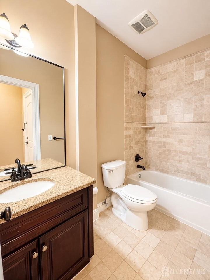 547 Sayre Ave #214 - Photo 6 of 10