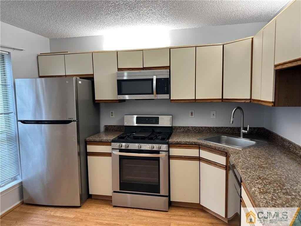 31 Kingston Run - Photo 2 of 14
