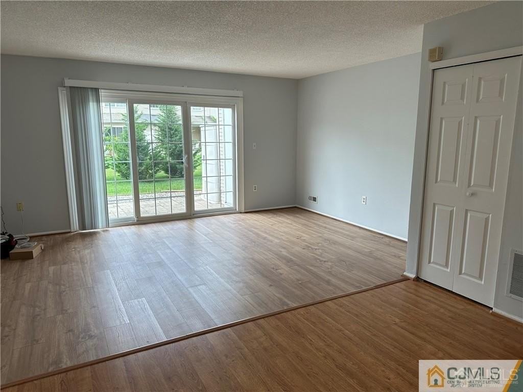 31 Kingston Run - Photo 4 of 14