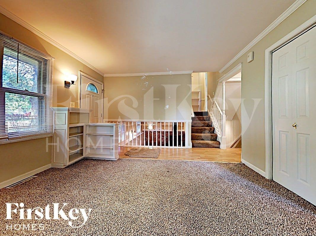 28W608 Bolles Ave - Photo 4 of 18
