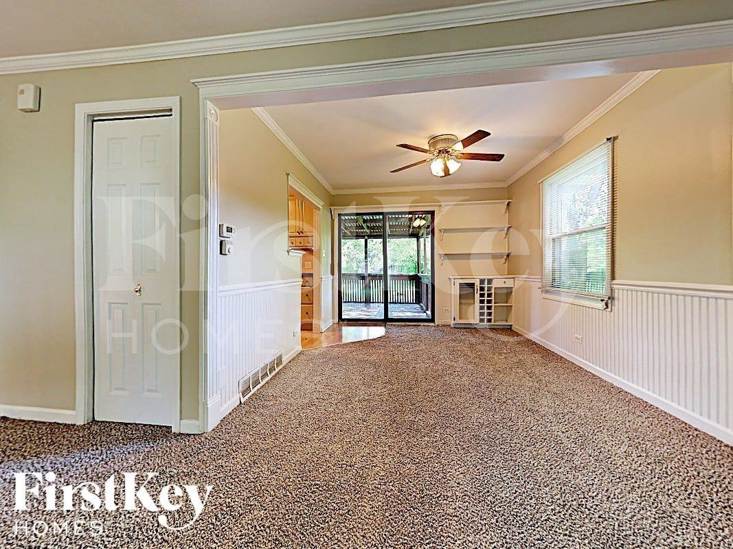 28W608 Bolles Ave - Photo 5 of 18