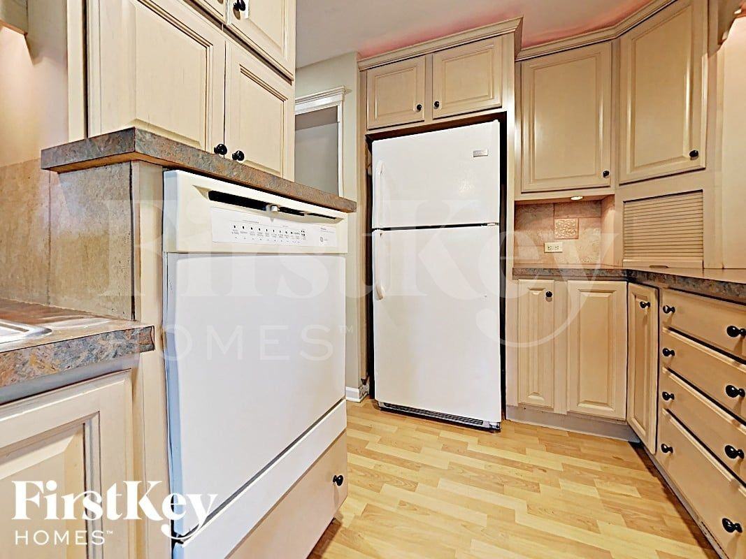28W608 Bolles Ave - Photo 7 of 18