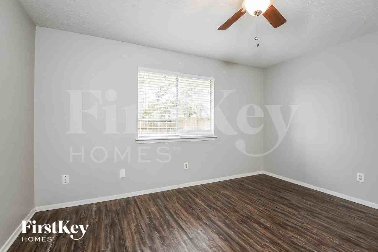 2718 N Brompton Dr - Photo 7 of 15