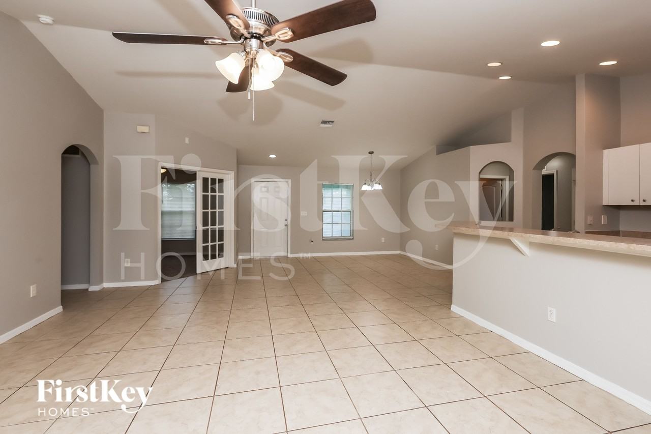 2709 46th St W - Photo 3 of 17