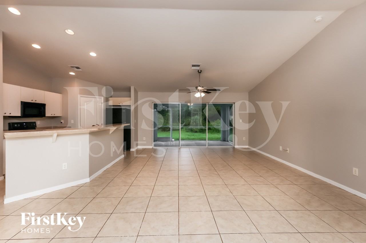 2709 46th St W - Photo 4 of 17