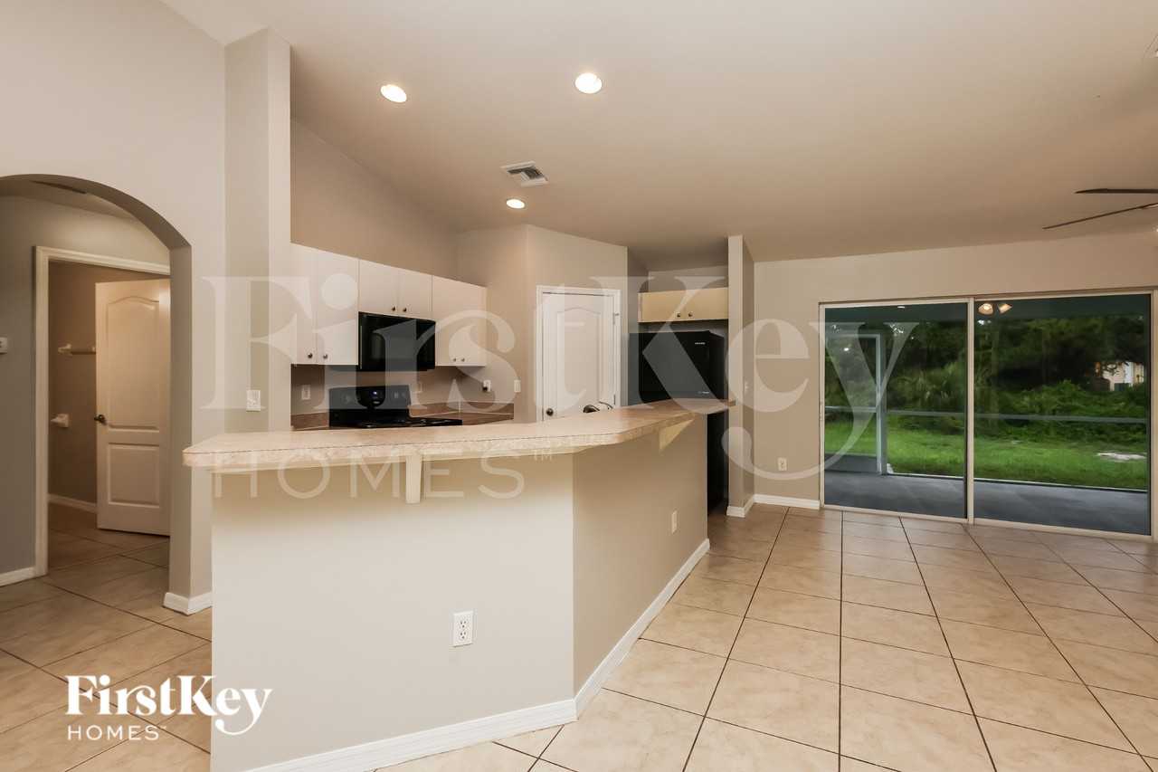 2709 46th St W - Photo 6 of 17