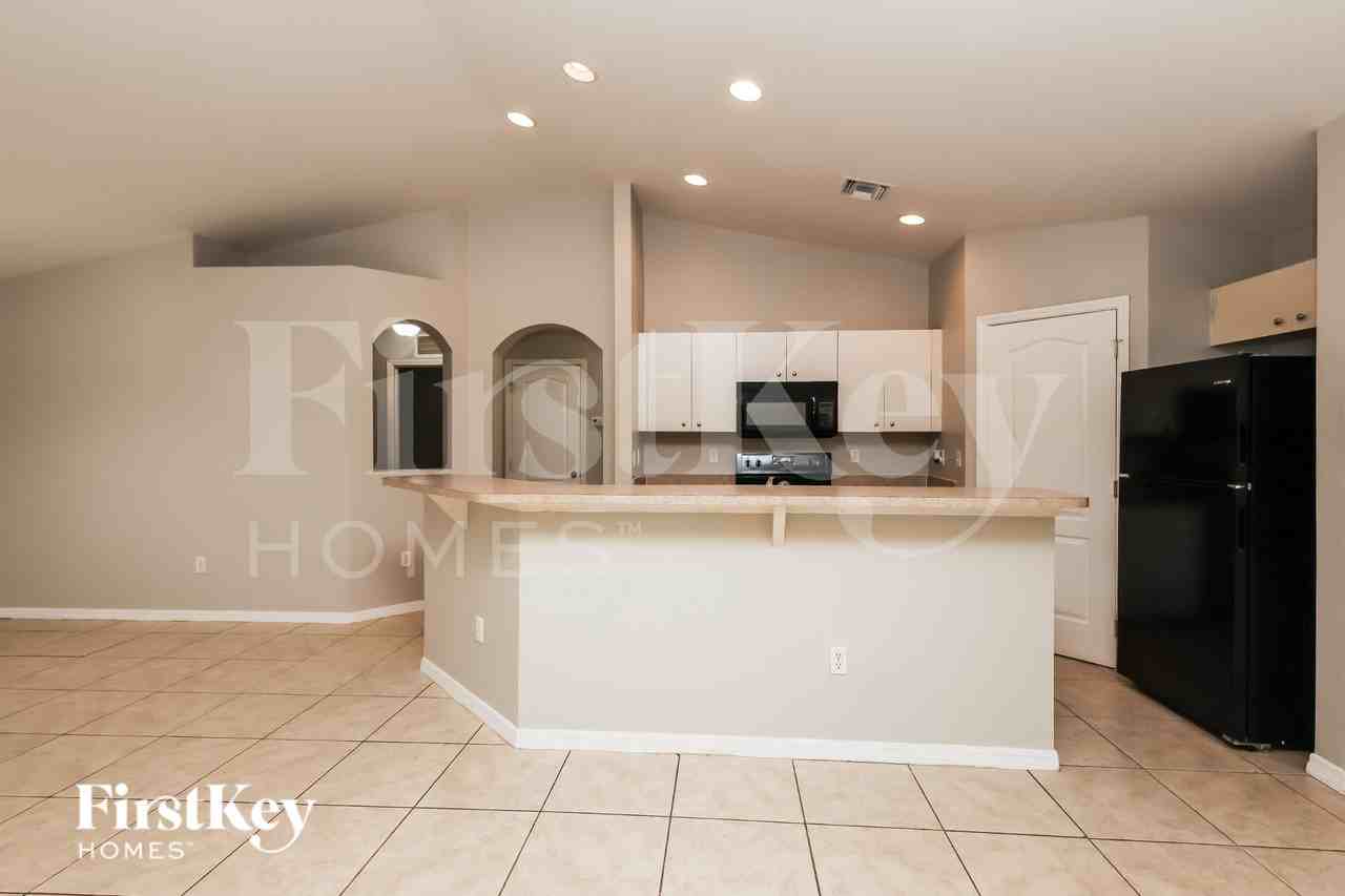 2709 46th St W - Photo 7 of 17