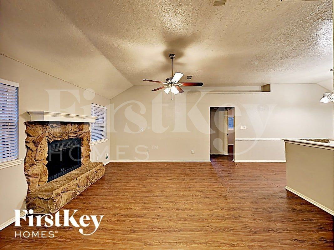 22914 Sherioaks Ln - Photo 2 of 14
