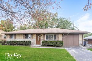 featured image of 221 Grovewood Dr