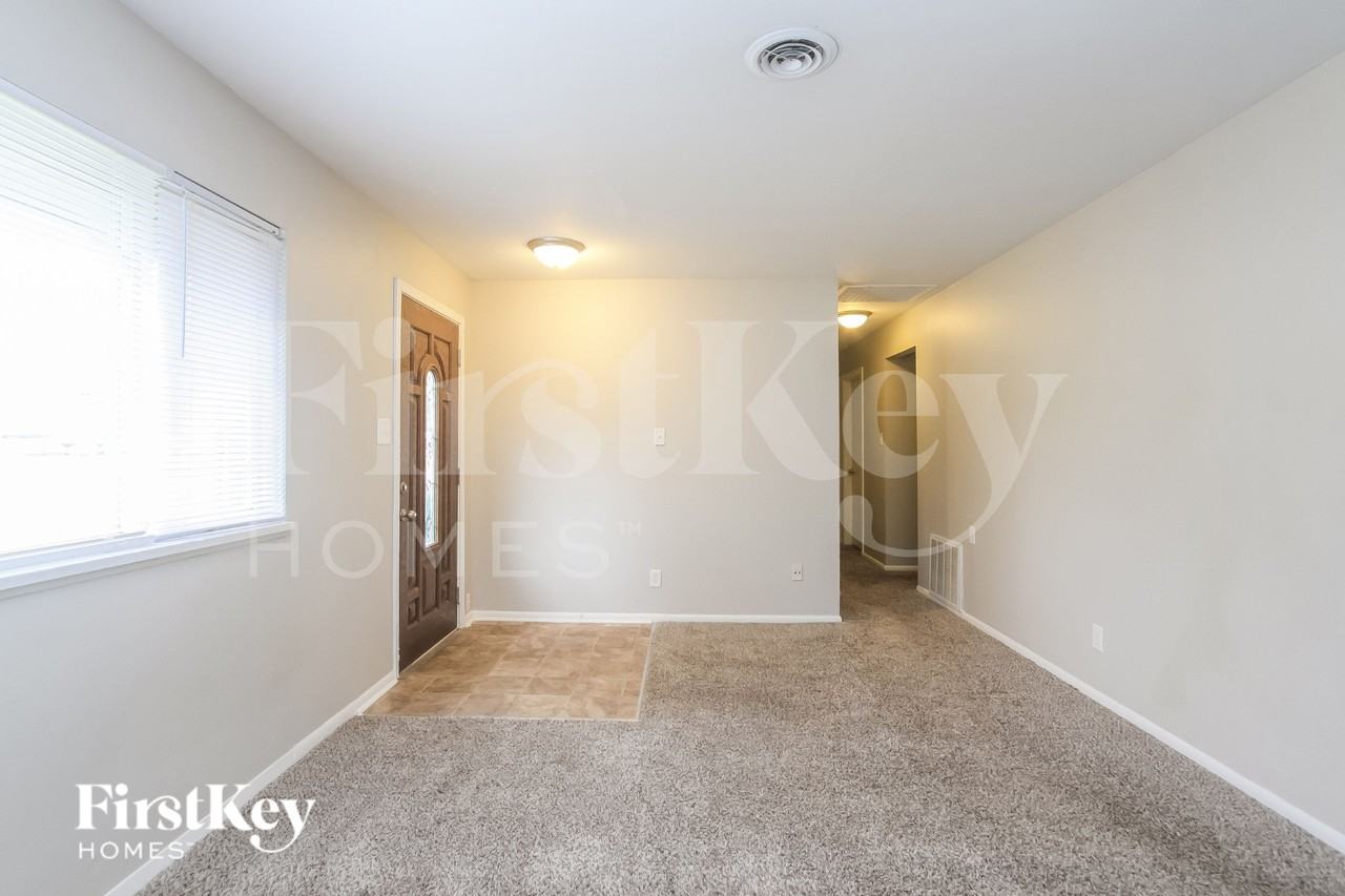 221 Grovewood Dr - Photo 3 of 16