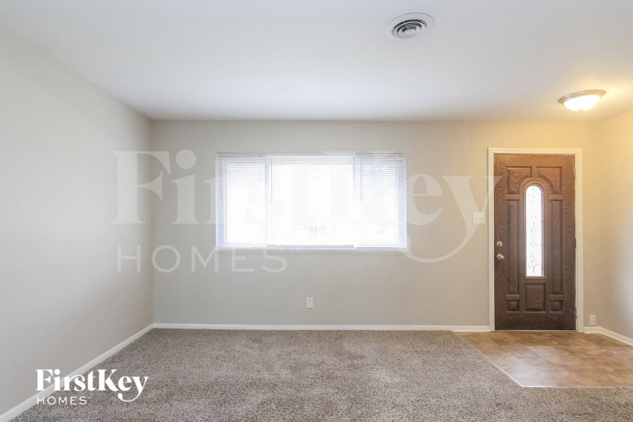 221 Grovewood Dr - Photo 4 of 16