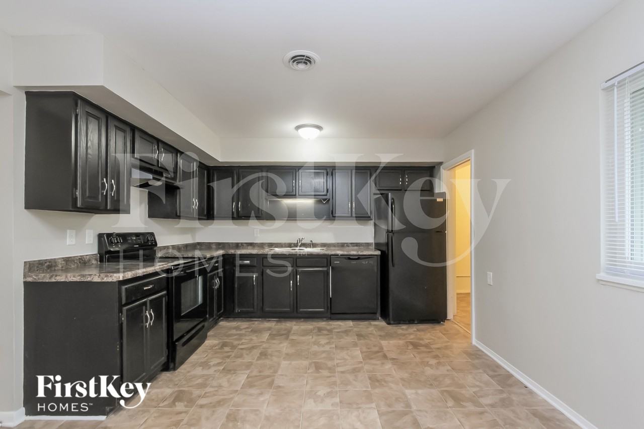 221 Grovewood Dr - Photo 6 of 16