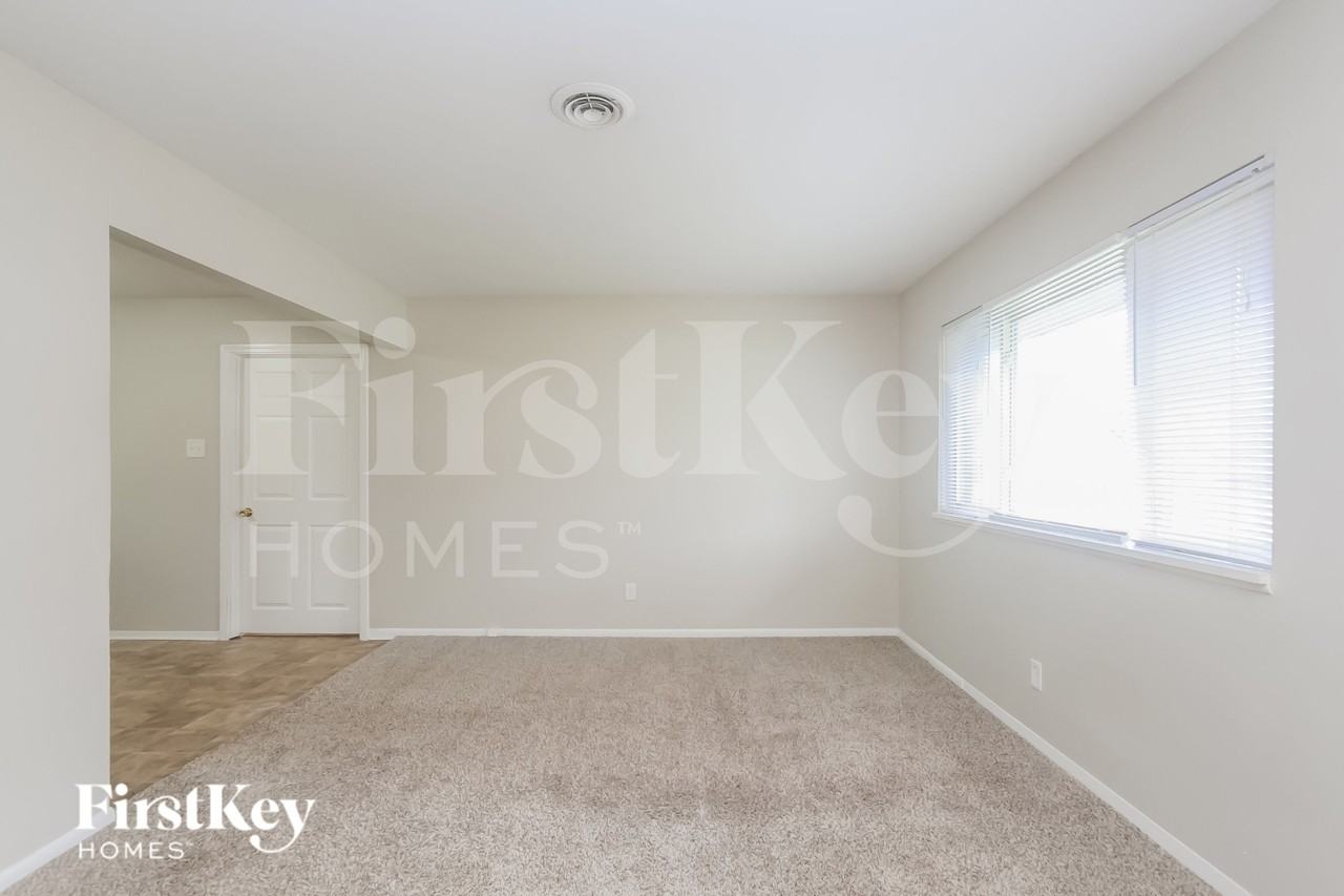 221 Grovewood Dr - Photo 7 of 16