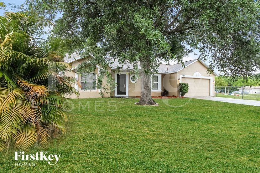 205 Tiffany Ct - Photo 2 of 15