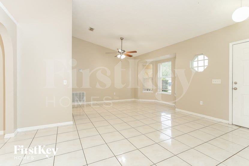 205 Tiffany Ct - Photo 3 of 15