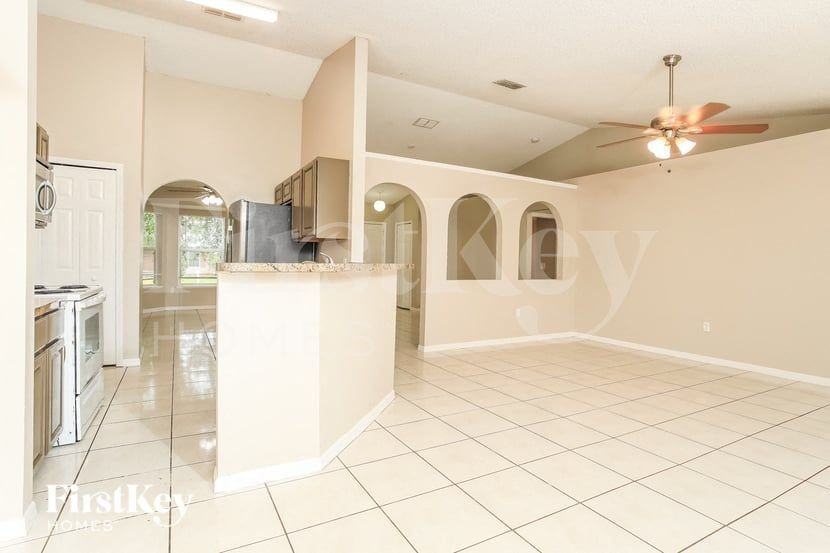 205 Tiffany Ct - Photo 4 of 15